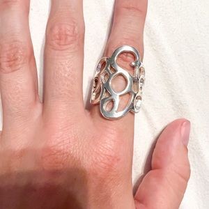 Stretchy ring